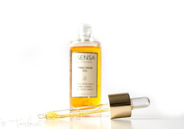 Unbezahlte Anzeige* - PRECIOUS OIL mit 24-Karat-Goldblättchen von Esensa Mediterana 3 Unbezahlte Anzeige* - PRECIOUS OIL mit 24-Karat-Goldblättchen von Esensa Mediterana 3