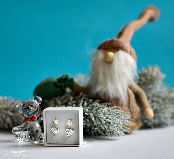 Wundervolle Geschenkideen zu Weihnachten - Glitzernder Ohrschmuck von design3000.de 1 Ohrstecker Herzform silberne Kristallen