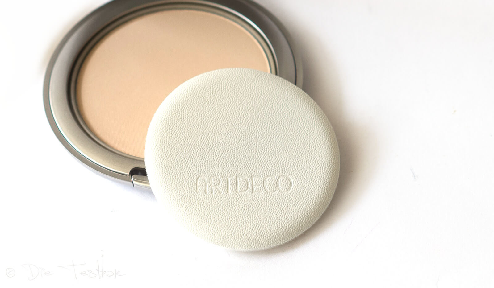 HYDRA MINERAL COMPACT FOUNDATION von Artdeco