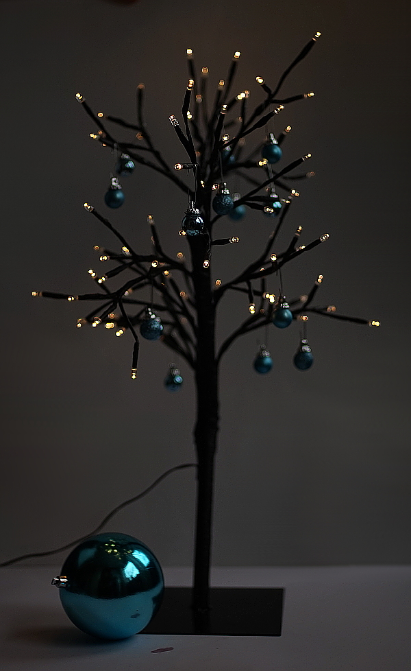Wunderschöne Leuchtobjekte - Biegsamer LED-Deko-Baum