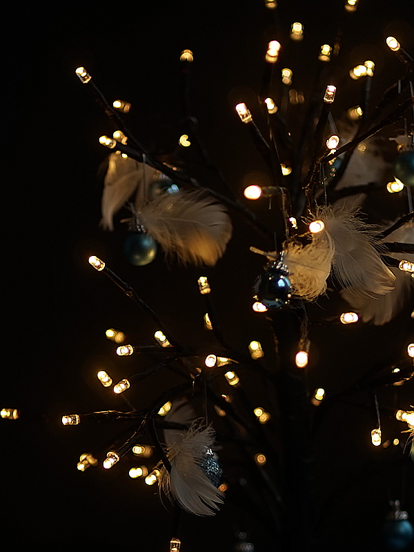 Wunderschöne Leuchtobjekte - Biegsamer LED-Deko-Baum