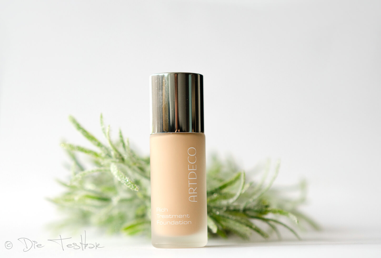 RICH TREATMENT FOUNDATION von Artdeco