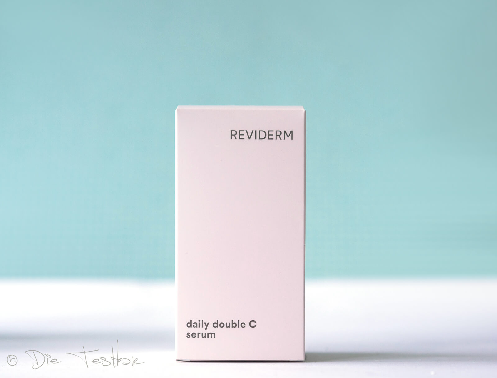 daily double C serum - Straffendes Vitamin C Serum für ein ebenmäßiges Hautbild von Reviderm