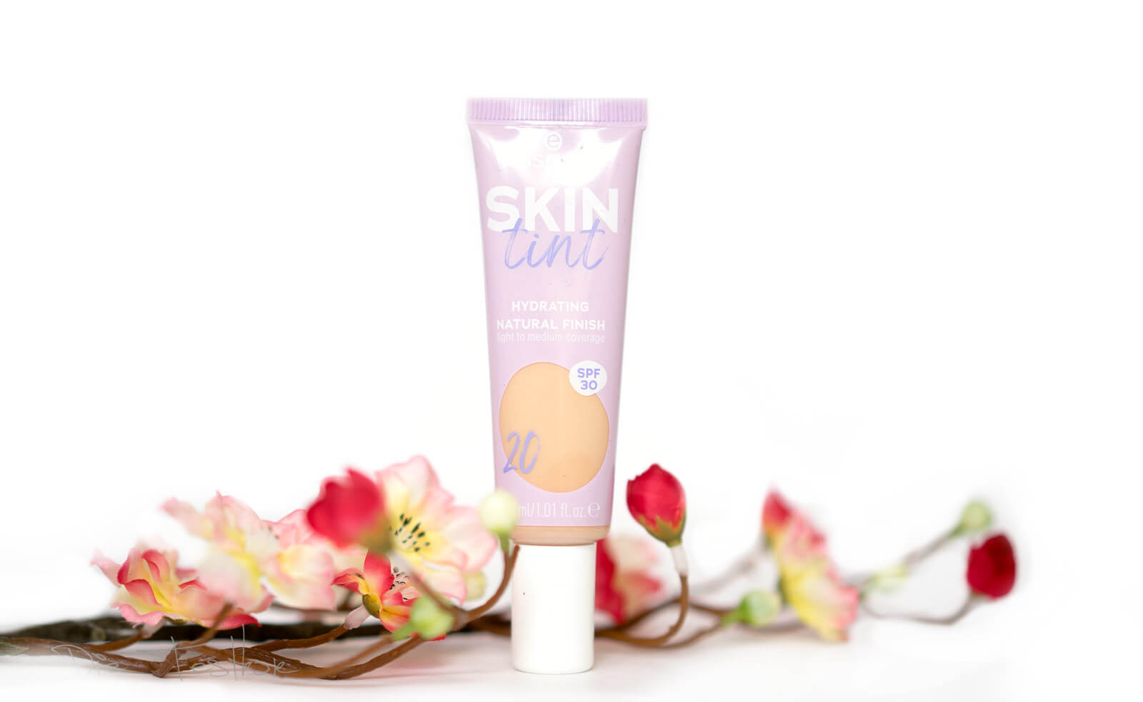Review - Essence Foundation - Skin Tint Hydrating Natural Finish LSF 30 im Test 1