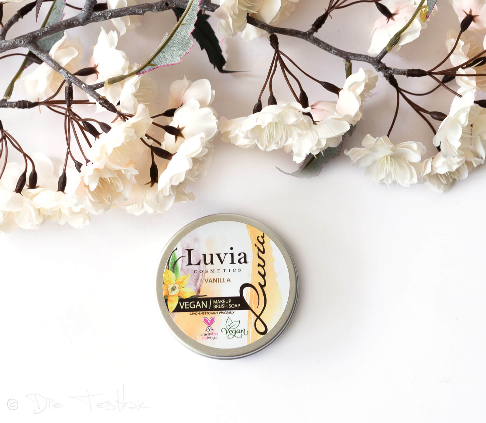 Luvia - Luxury Vegan Beauty - Kosmetische Pinsel und Schwämme - Pinselseife - Lidschatten-Paletten 64