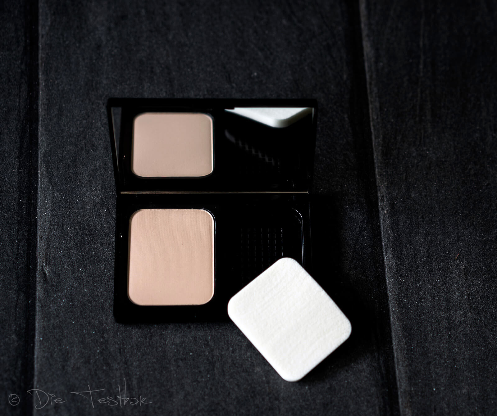 WILD ROSE Brightening Second Skin Powder