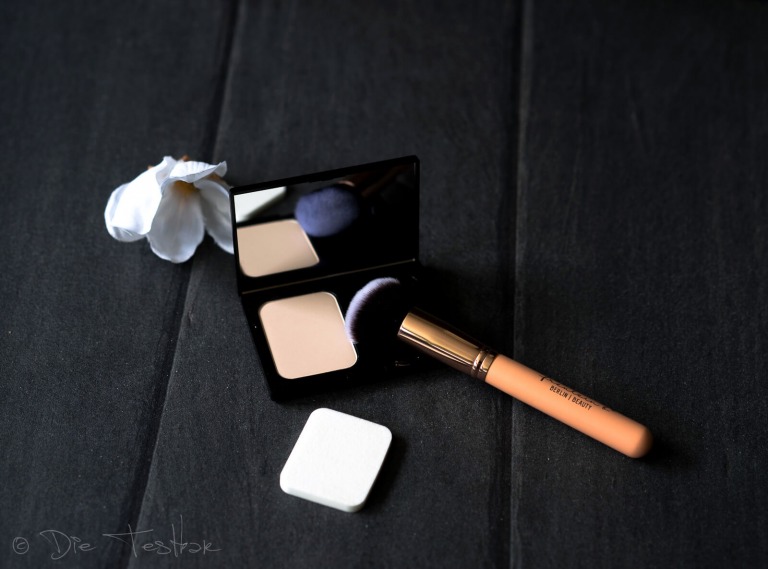 Wild Rose Brightening Foundation, Second Skin Powder, Rouge und Highlighter Stift von Korres 44 WILD ROSE Brightening Second Skin Powder