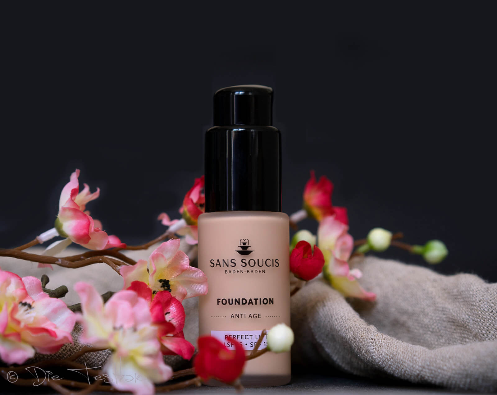 Review - SANS SOUCIS - Hybrid-Foundations - Multitalente - Color, Care und Lichtschutz 12