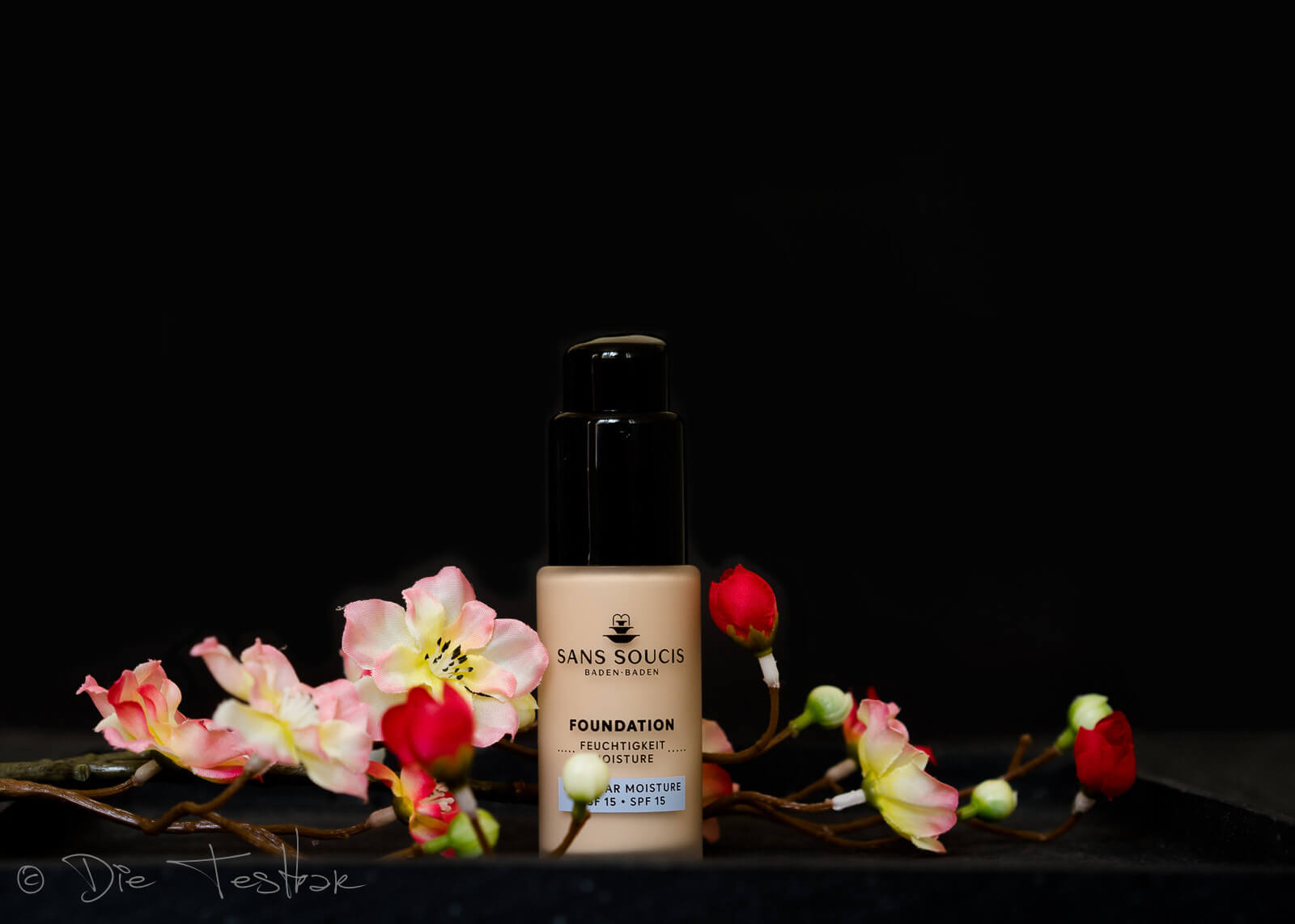 Review - SANS SOUCIS - Hybrid-Foundations - Multitalente - Color, Care und Lichtschutz 8