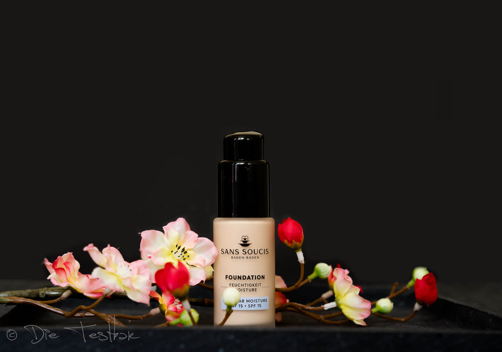 Review - SANS SOUCIS - Hybrid-Foundations - Multitalente - Color, Care und Lichtschutz 6