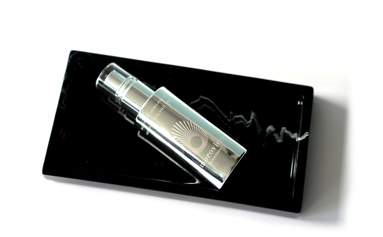 Feuchtigkeitsspendes Erfrischungsspray - Queen of Hungary - Mist Limited Edition von Omorovicza