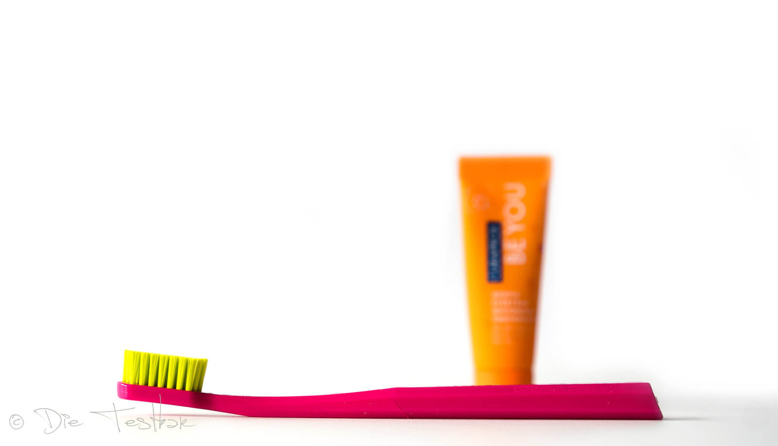 Curaprox - Stylisch bunte und innovative Zahnpflege - Alles für die perfekte Mundpflege 24