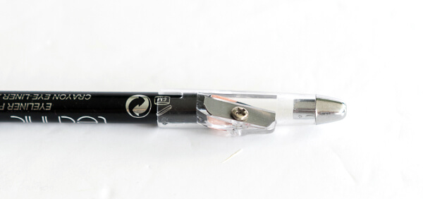 Technic - Eyeliner Pencil mit Verblender-Schwämmchen & Anspitzer