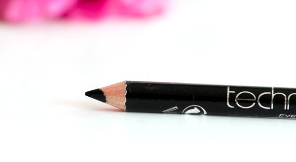 Technic - Eyeliner Pencil mit Verblender-Schwämmchen & Anspitzer
