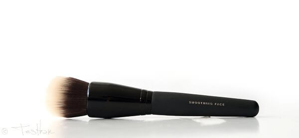 COMPLEXION RESCUE Smoothing Face Brush Make-up Pinsel