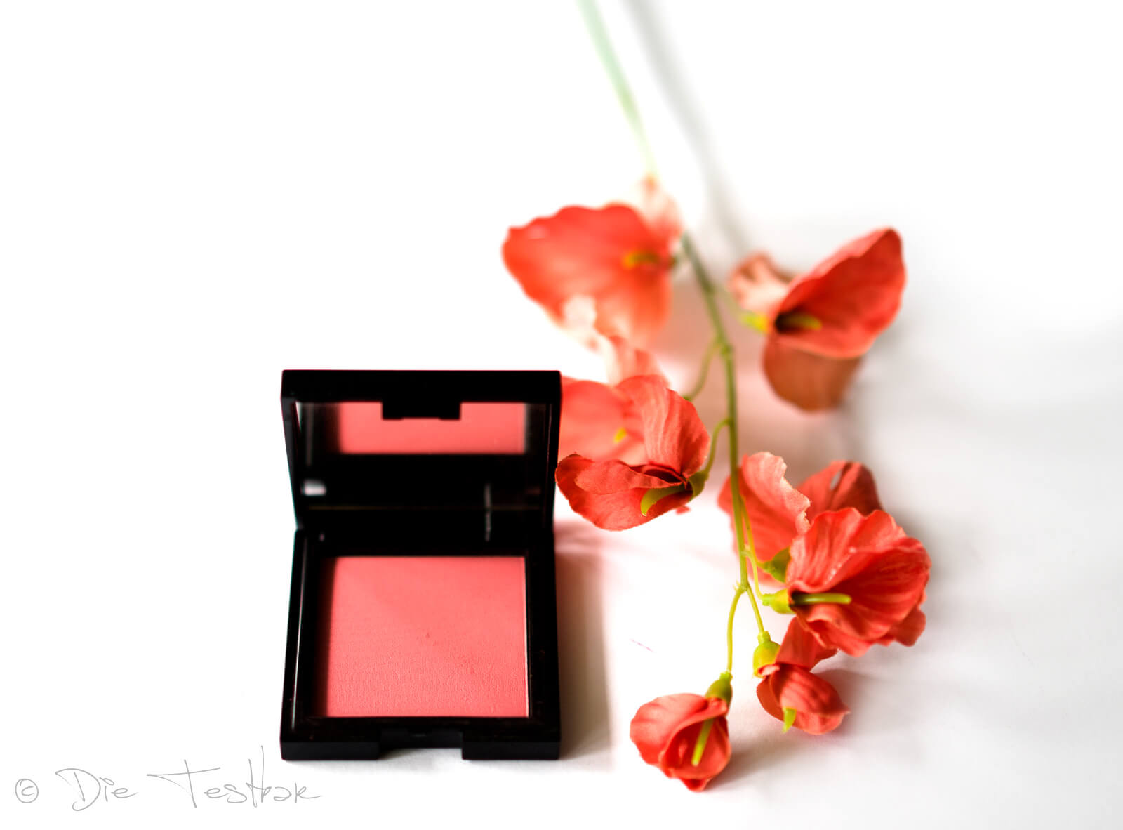 COMPACT BLUSH VITAMIN E von NEE MAKE UP MILANO