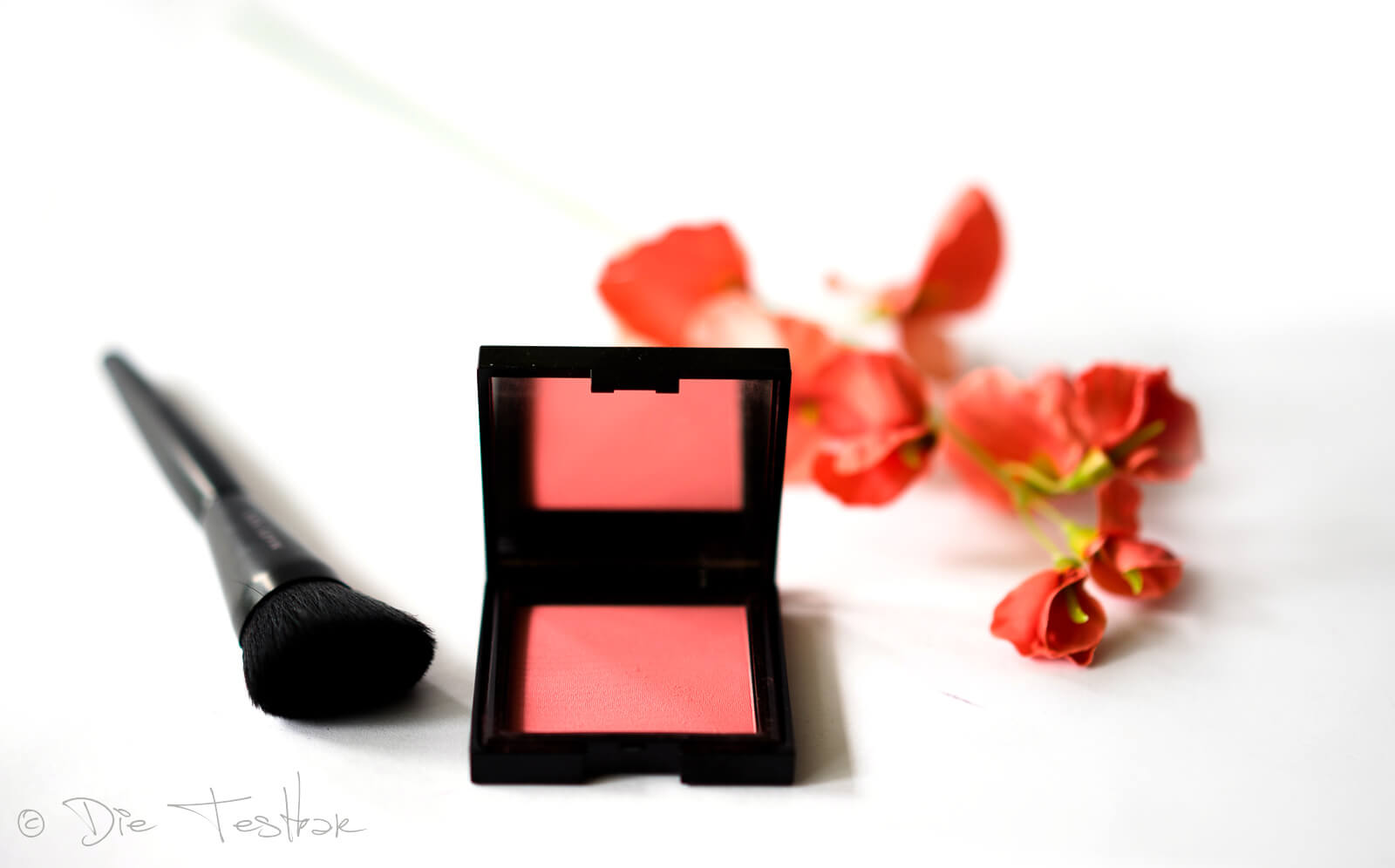 COMPACT BLUSH VITAMIN E von NEE MAKE UP MILANO