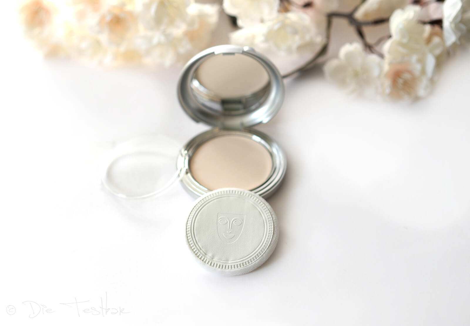 Für eine schöne Grundierung - Make-up Schwämme- Pinsel, Puder, Foundation und mehr von makeupcoach 12