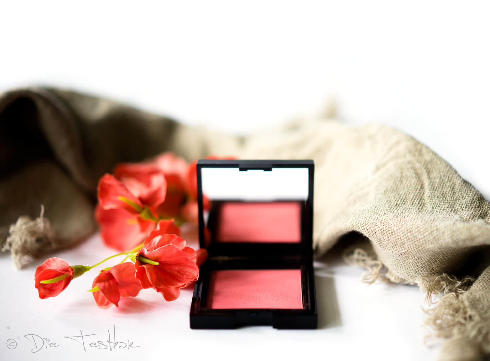 COMPACT BLUSH VITAMIN E von NEE MAKE UP MILANO