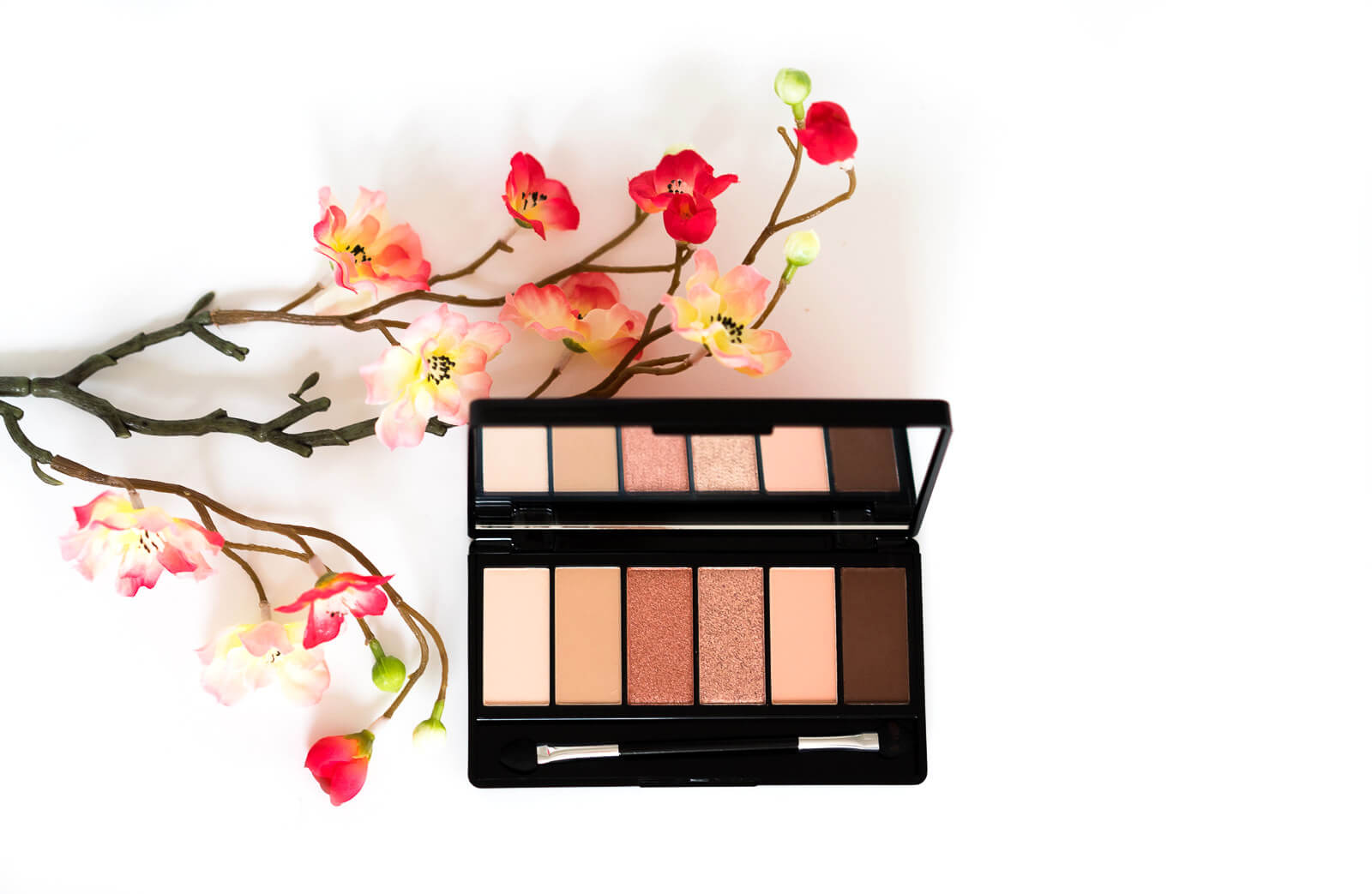 Sommerliche Leichtigkeit für unterwegs – Best of Summer-Kollektion – Beauty to go von Artdeco 30 Iconic Eyeshadow Palette – „Sun in Paradise“ von Artdeco