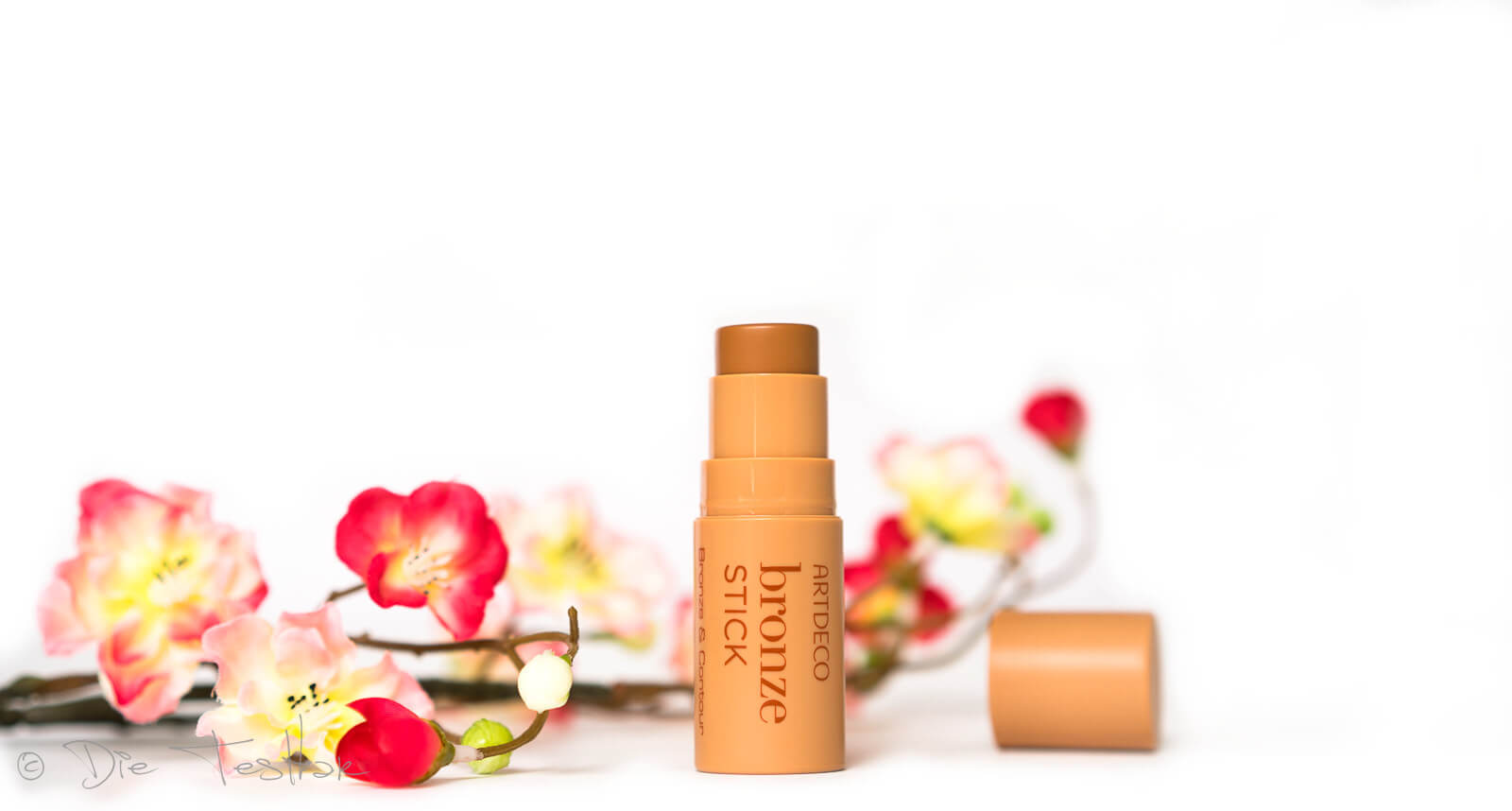 Sommerliche Leichtigkeit für unterwegs – Best of Summer-Kollektion – Beauty to go von Artdeco 41 Bronze Stick – „Soft Bronze“ (N°6) - sanfte Sommerbräune zum Auftragen von Artdeco