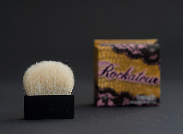 rockateur - Rockig goldenes Blush von Benefit