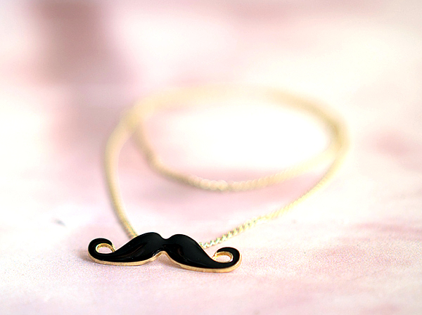 Schicker Modeschmuck von Square44 - Moustache Halskette