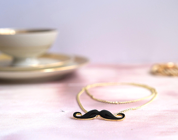 Hübscher Modeschmuck von Square44 - Moustache Halskette