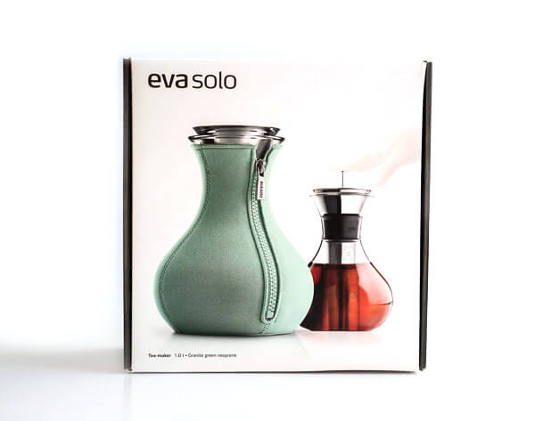 Wunderschöner Teezubereiter mit Neopren-Anzug von Eva Solo