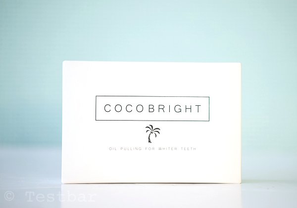 Weiße Zähne durch Oil Pulling mit Cocobright