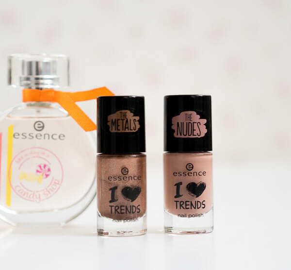 einer aus dem bestehenden Sortiment der I ♥ TRENDS nail polish the nudes-Range und der andere als exklusive, limitierte Farbe der neuen I ♥ TRENDS nail polish the metals.