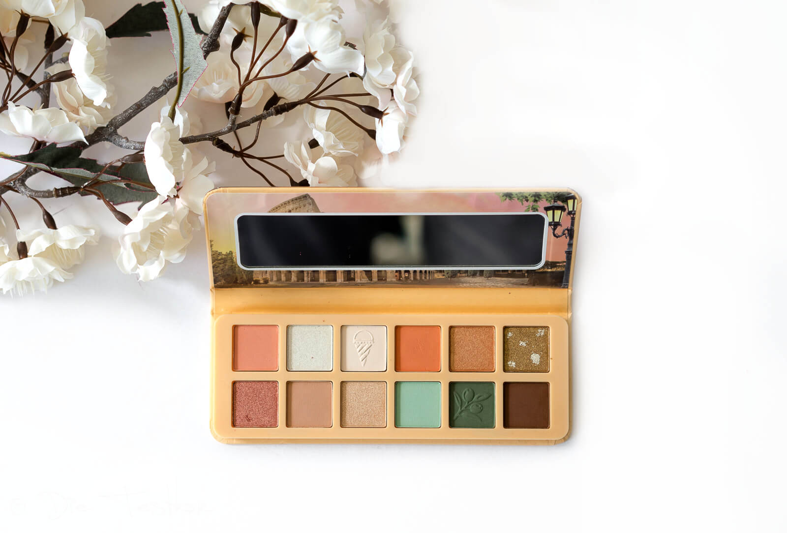 Benvenuti a ROMA Eyeshadow Palette von Essence 3