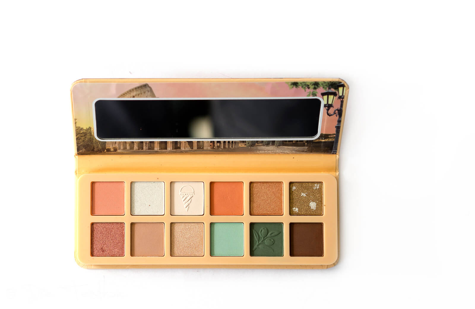 Benvenuti a ROMA Eyeshadow Palette von Essence 4