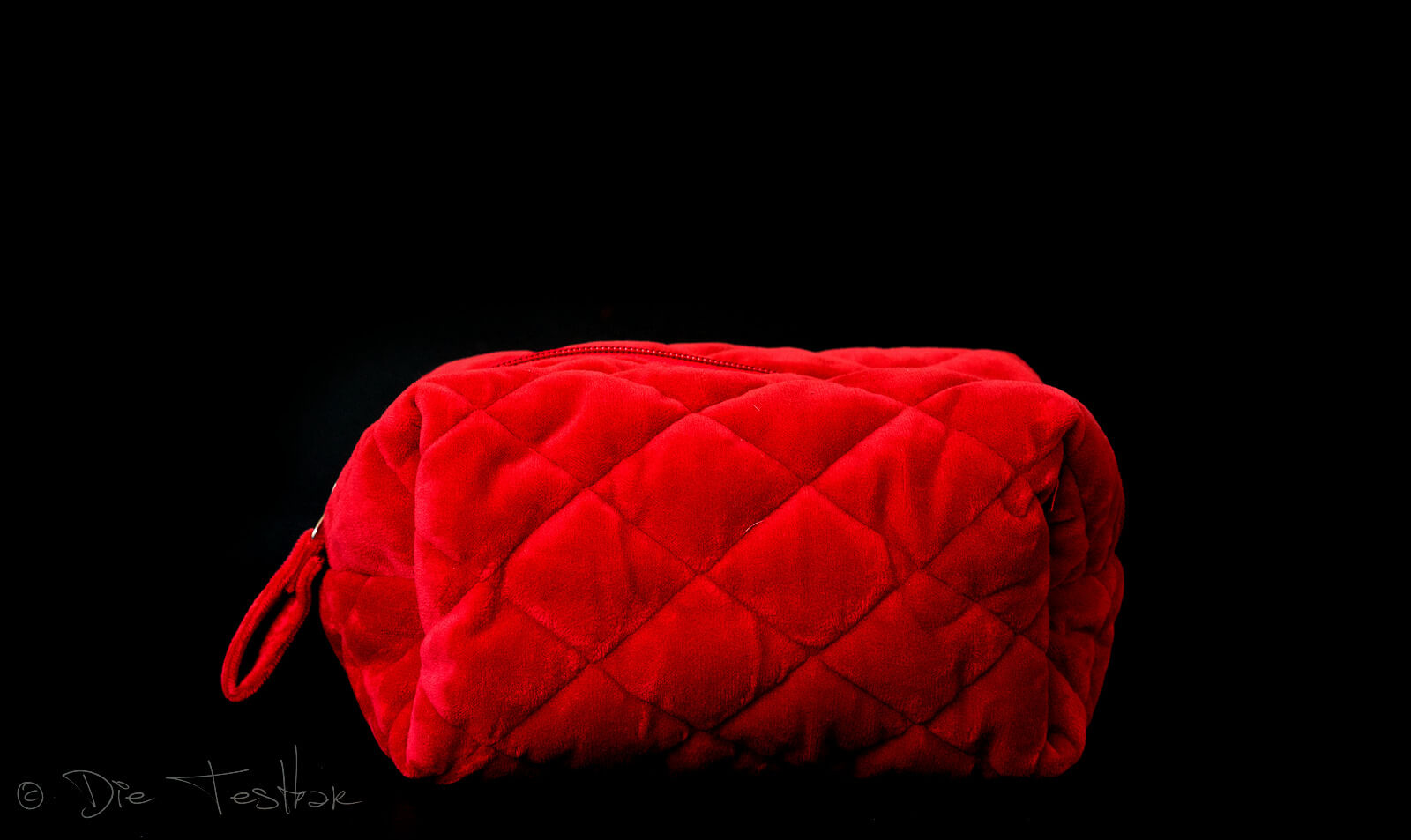 Herbst/Winter-Kollektion Empowered & Desired von Artdeco 73 Red Velvet Cosmetic Bag von Artdeco