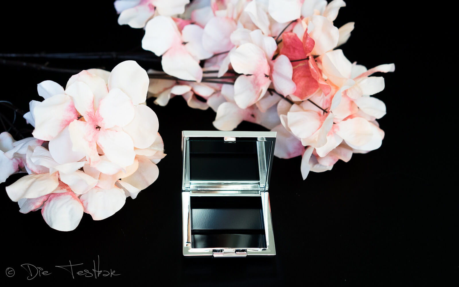 Cosmic Glam – die neue Glamour-Kollektion von ARTDECO 41 Cosmic Glam – die neue Glamour-Kollektion von ARTDECO 38