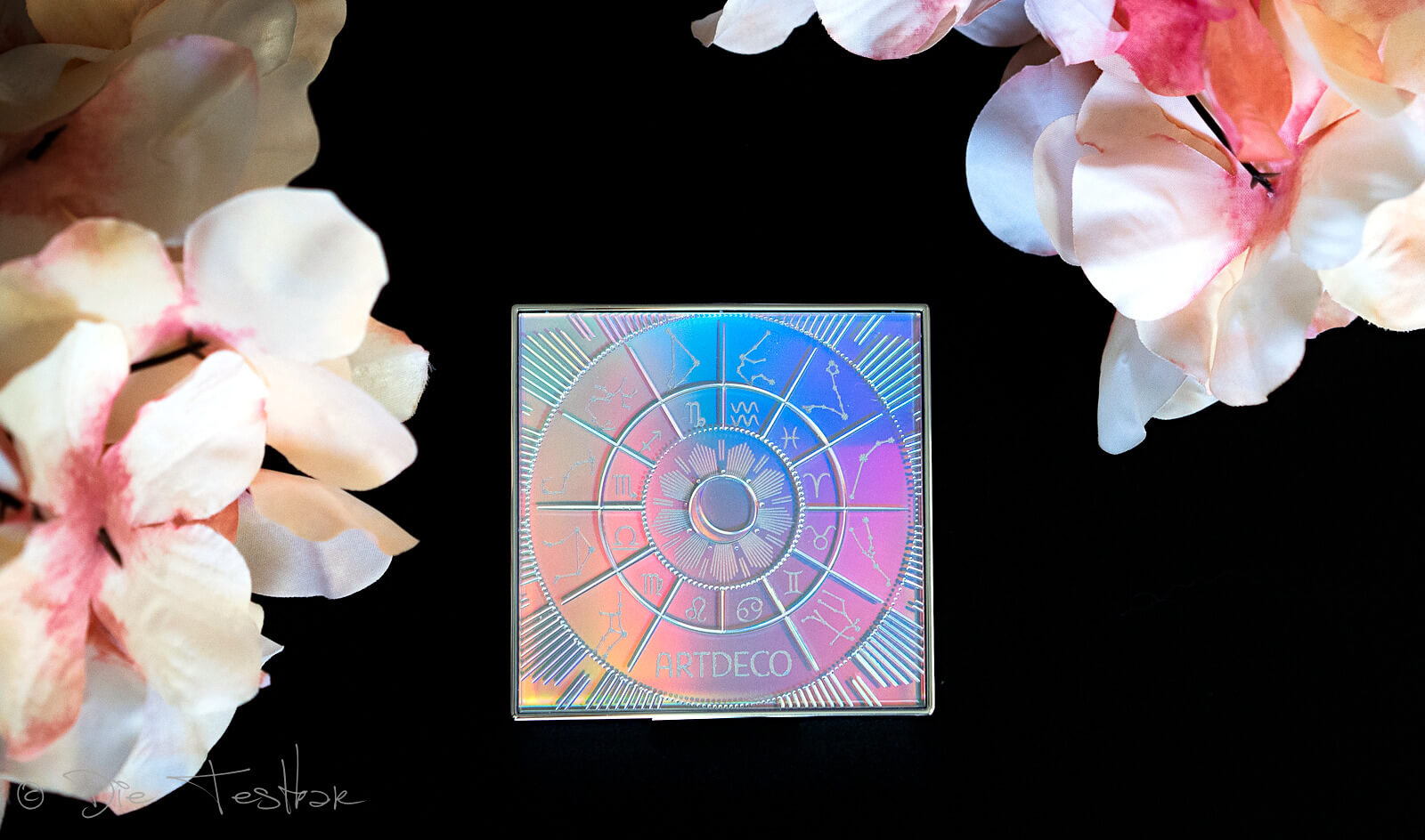 Cosmic Glam – die neue Glamour-Kollektion von ARTDECO 40 Cosmic Glam – die neue Glamour-Kollektion von ARTDECO 37