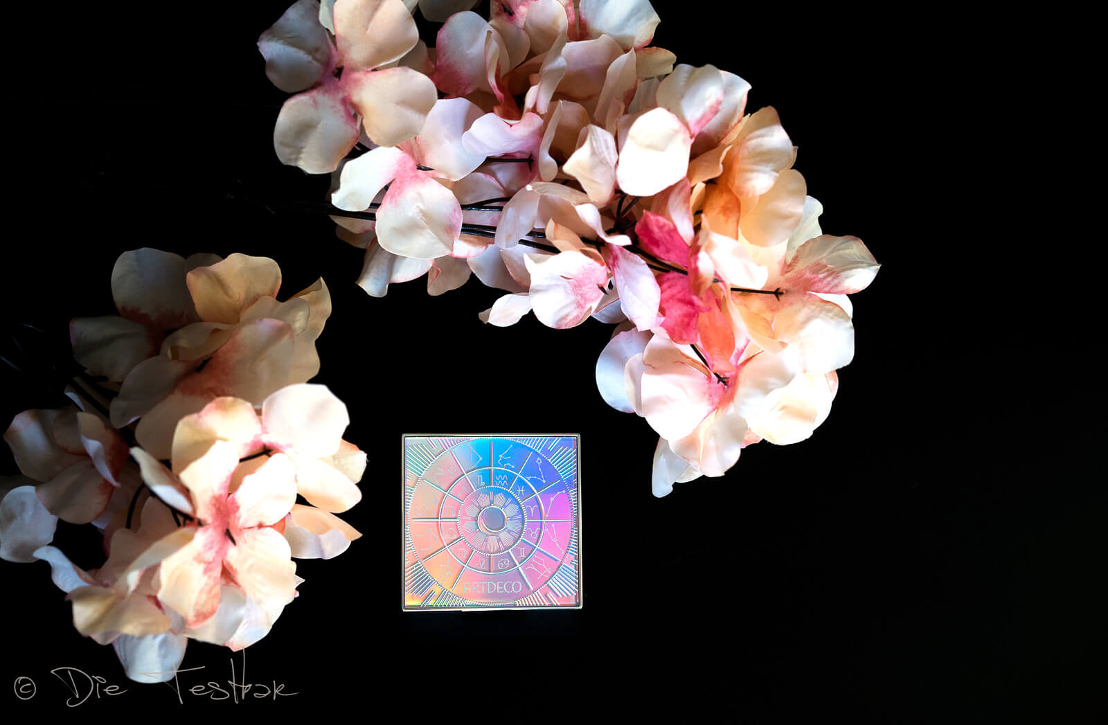 Cosmic Glam – die neue Glamour-Kollektion von ARTDECO 39 Cosmic Glam – die neue Glamour-Kollektion von ARTDECO 36