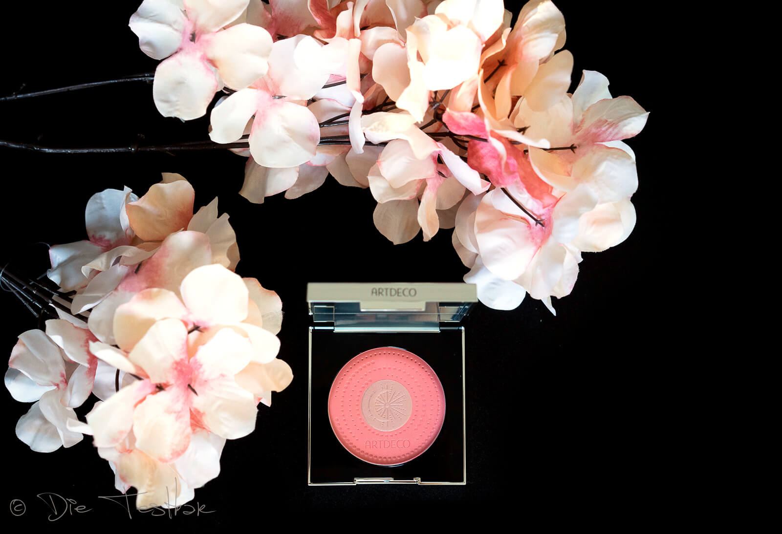 Cosmic Glam – die neue Glamour-Kollektion von ARTDECO 9 Cosmic Glam – die neue Glamour-Kollektion von ARTDECO 8