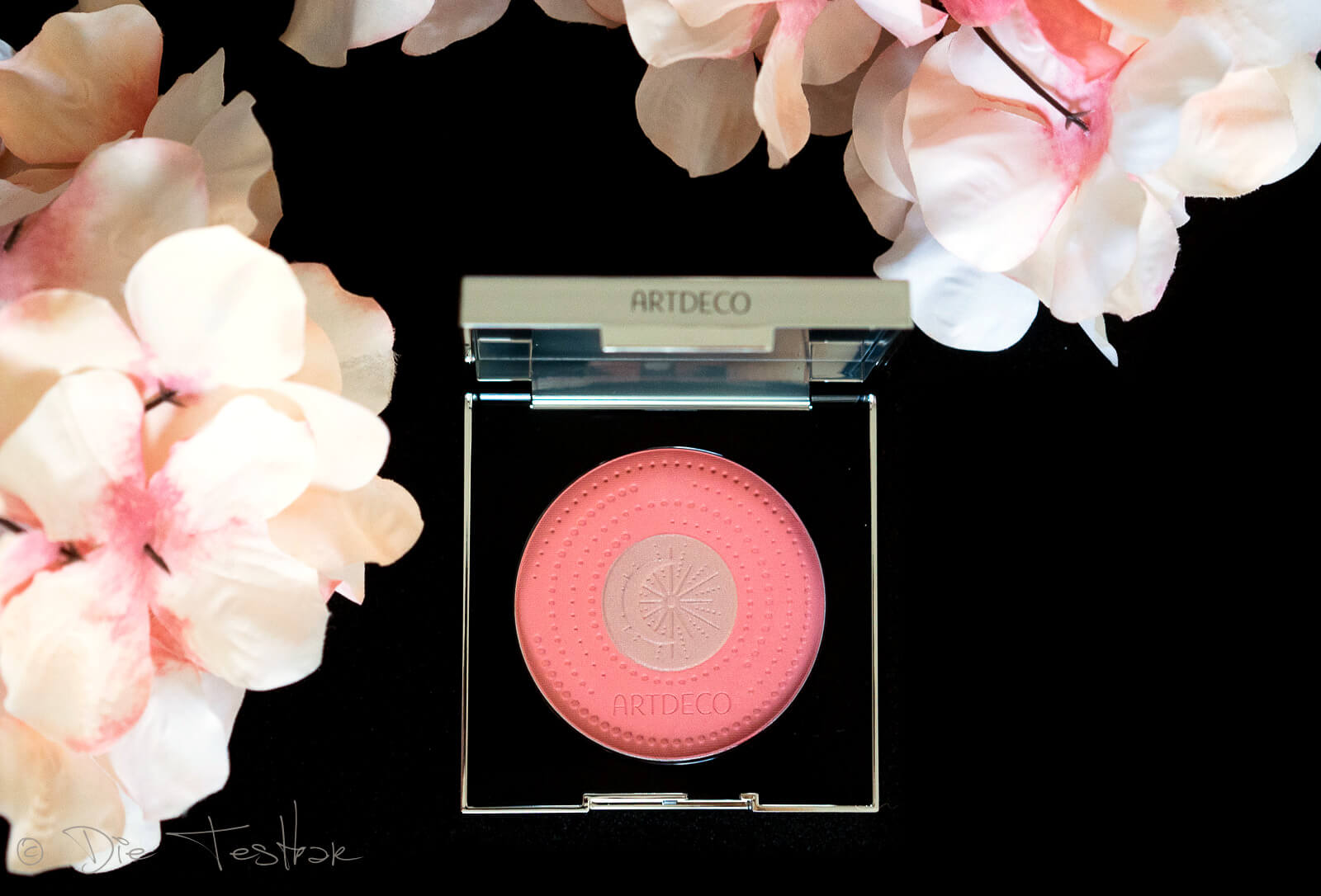 Cosmic Glam – die neue Glamour-Kollektion von ARTDECO 10 Cosmic Glam – die neue Glamour-Kollektion von ARTDECO 9