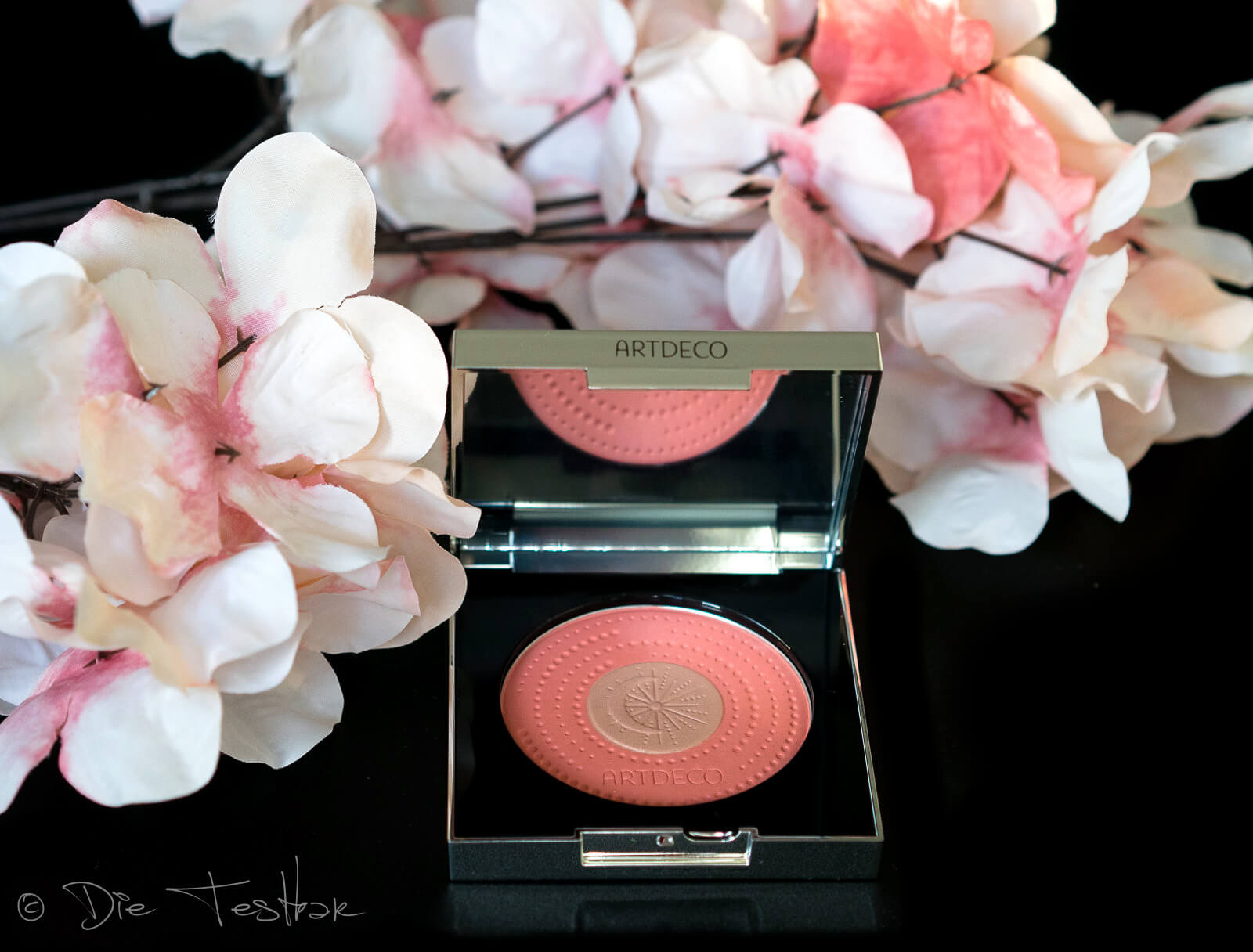 Cosmic Glam – die neue Glamour-Kollektion von ARTDECO 12 Cosmic Glam – die neue Glamour-Kollektion von ARTDECO 11