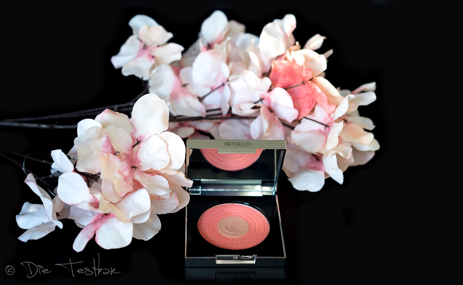 Cosmic Glam – die neue Glamour-Kollektion von ARTDECO 11 Cosmic Glam – die neue Glamour-Kollektion von ARTDECO 10