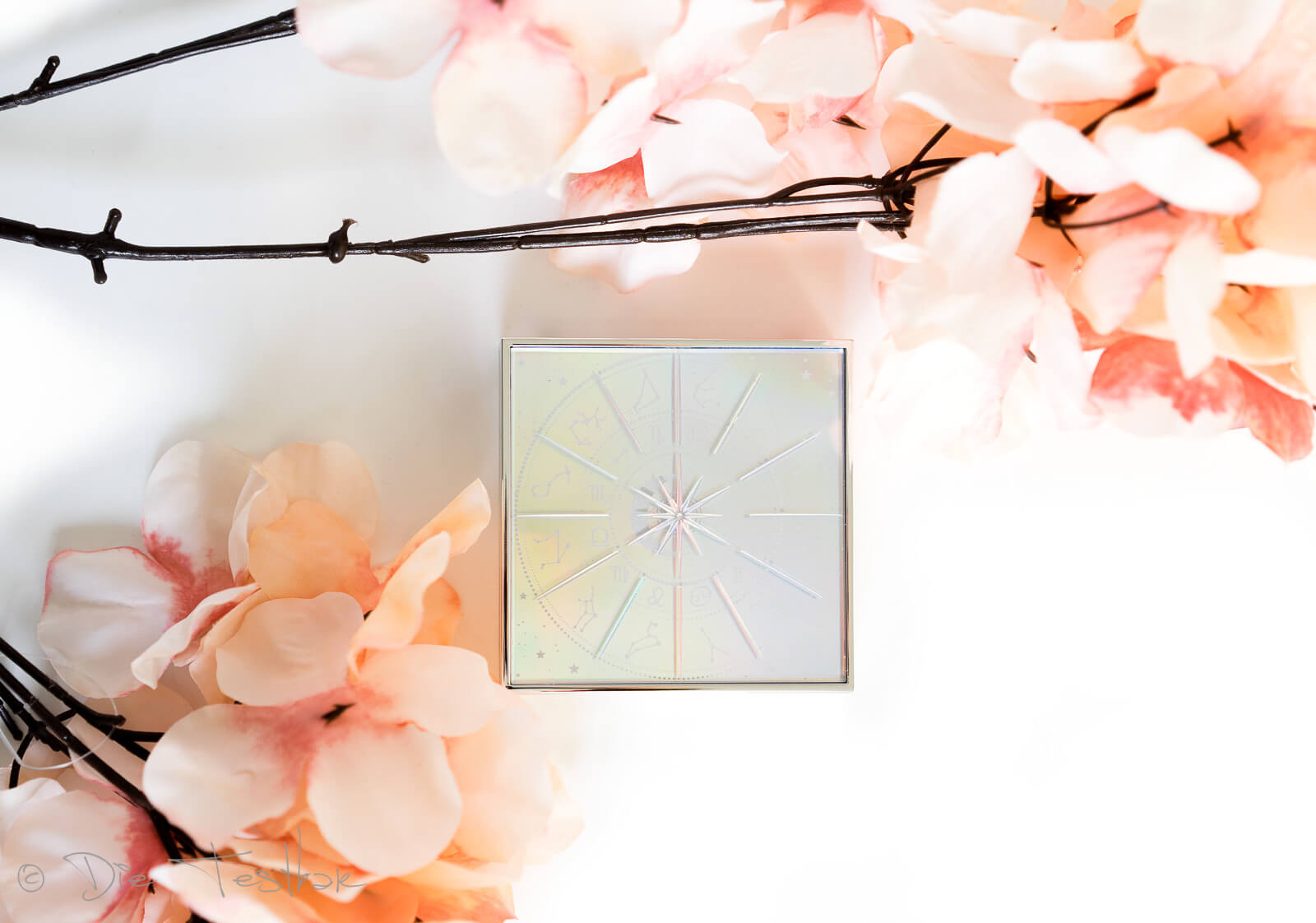 Cosmic Glam – die neue Glamour-Kollektion von ARTDECO 6 Cosmic Glam – die neue Glamour-Kollektion von ARTDECO 5