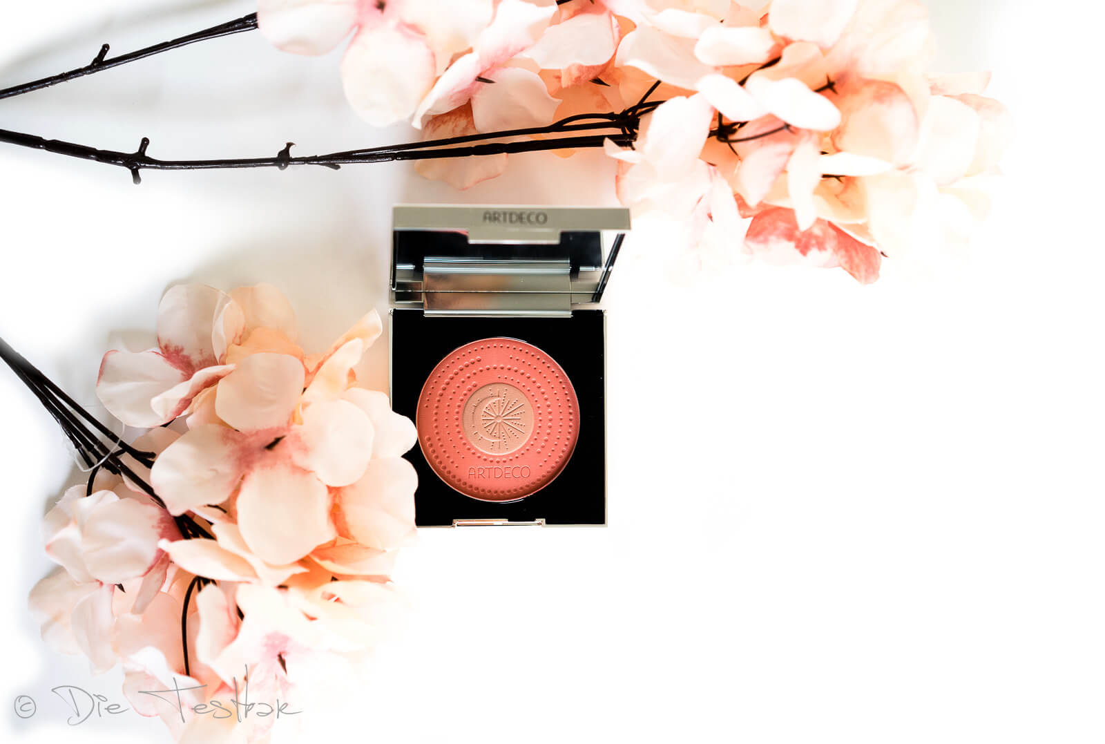 Cosmic Glam – die neue Glamour-Kollektion von ARTDECO 7 Cosmic Glam – die neue Glamour-Kollektion von ARTDECO 6