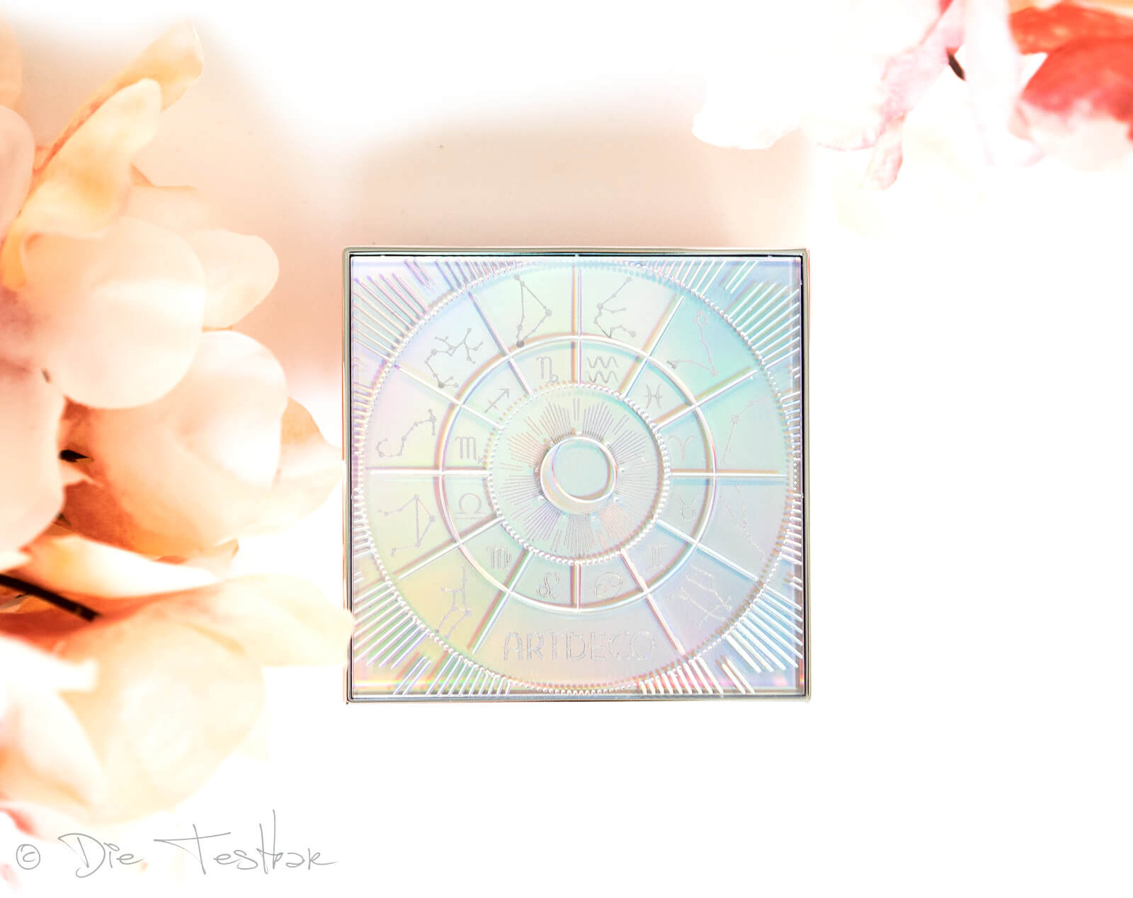 Cosmic Glam – die neue Glamour-Kollektion von ARTDECO 34 Cosmic Glam – die neue Glamour-Kollektion von ARTDECO 31