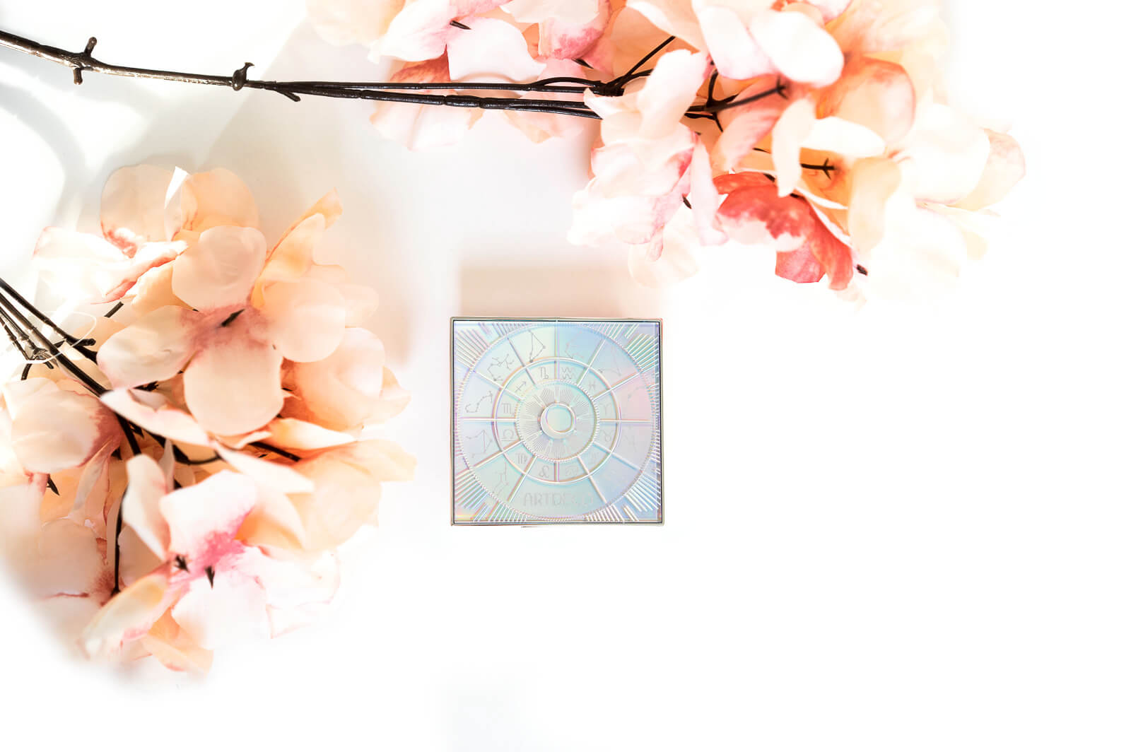 Cosmic Glam – die neue Glamour-Kollektion von ARTDECO 33 Cosmic Glam – die neue Glamour-Kollektion von ARTDECO 30