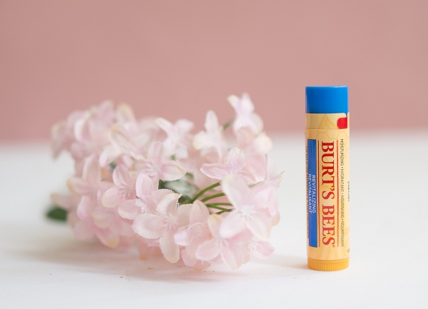  Burt's Bees Revitalizing Lip Balm Blueberry & Dark Chocolate Lip Balm