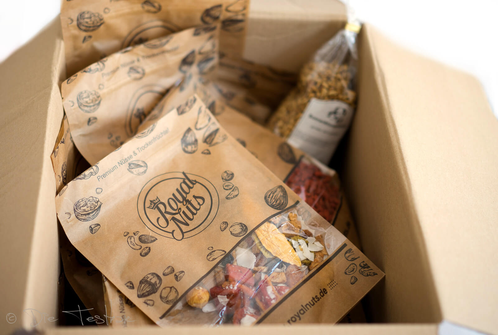 ROYALNUTS - Der Experte für Premium Nüsse & Trockenfrüchte 1