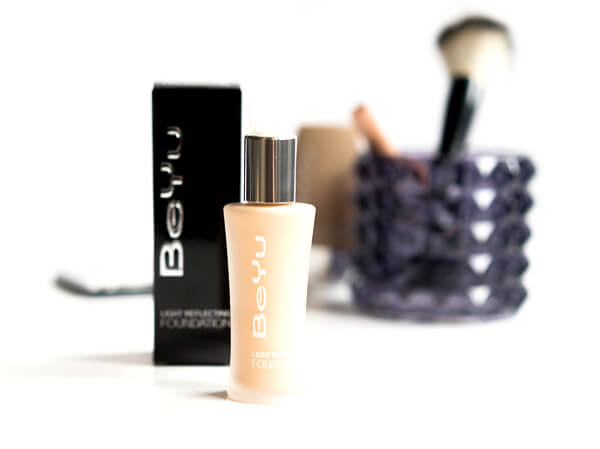 LIGHT REFLECTING FOUNDATION von BeYu