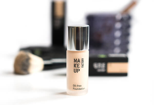 Make up Factory - Oil-free Foundation Rosy Ivory