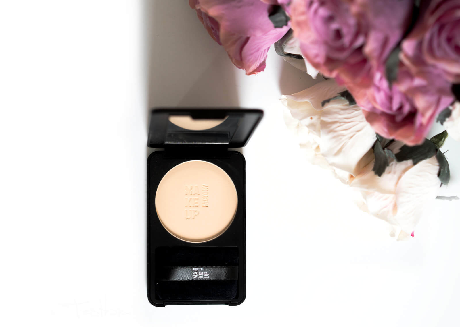 MINERAL COMPACT FOUNDATION von Make up Factory